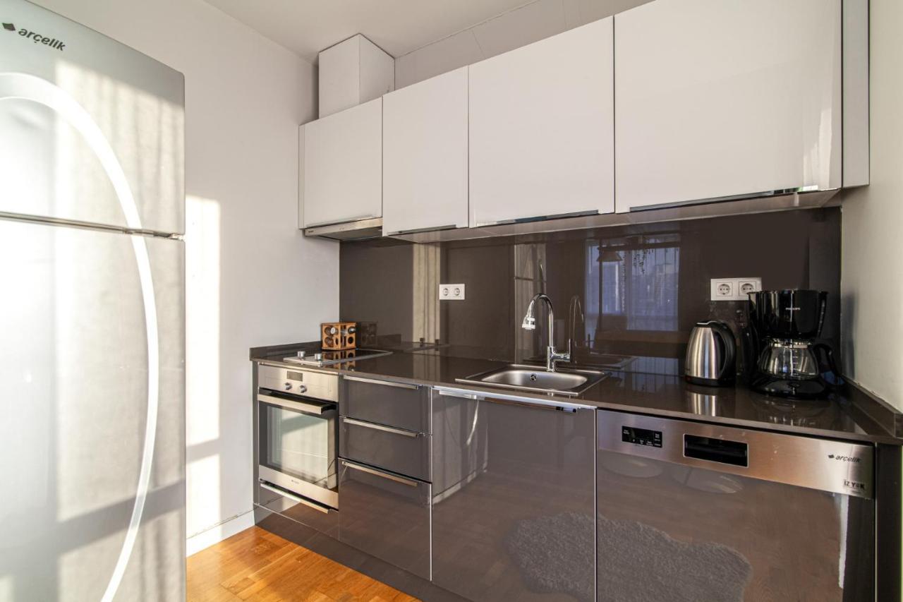Modern Flat In Istanbul, 10 Min To Airport Metro Istanbul